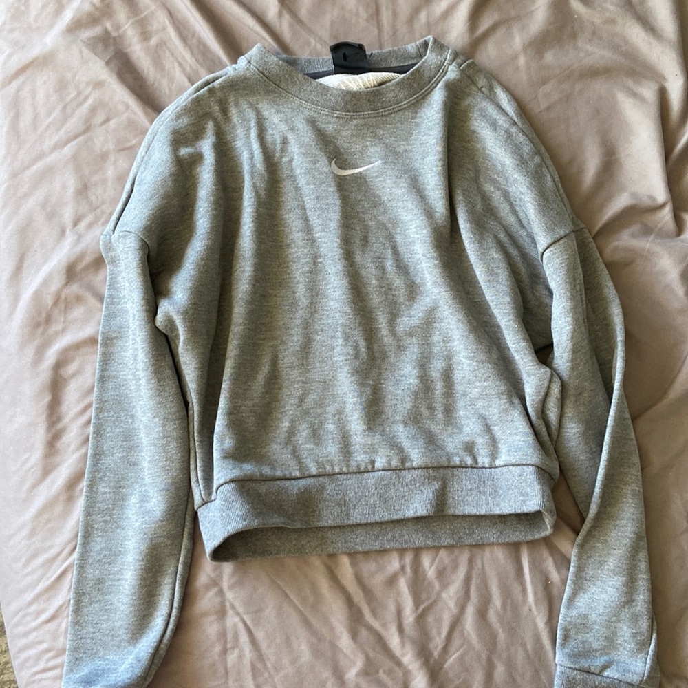 Nike crop pull over